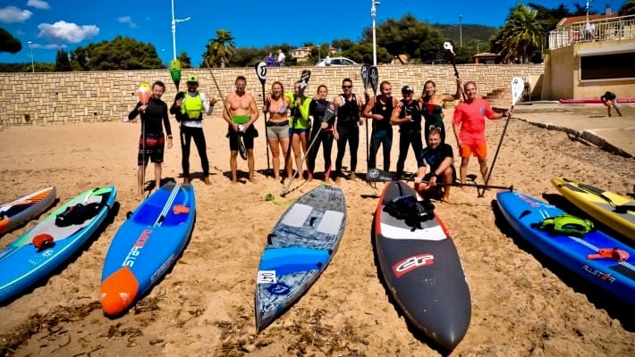 Melanie Lafenêtre avec son équipe de La Cigale Surf Club