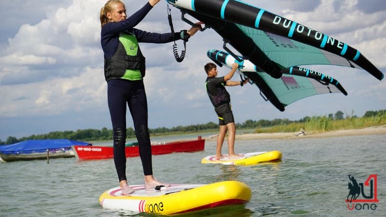 What are the benefits of choosing an inflatable windSUP board?