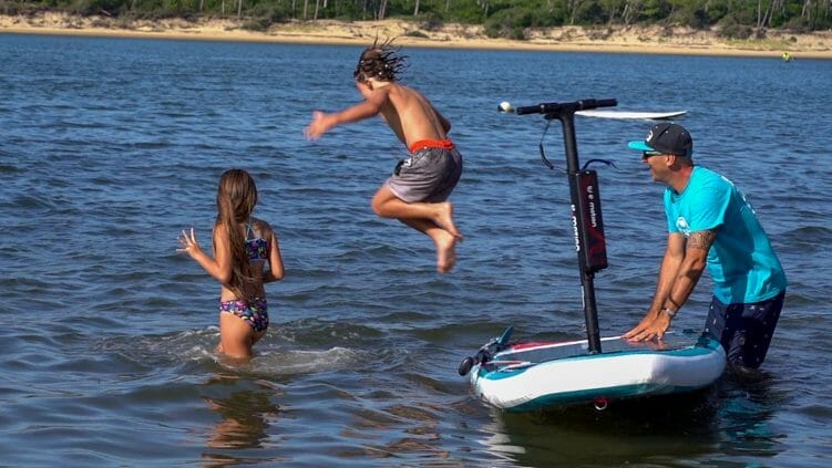 Coasto E-Motion review: Mr TotalSUP takes the water e-scooter for a spin!